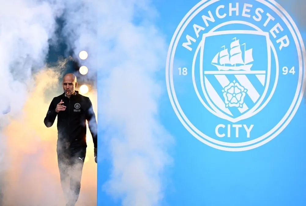Pep Guardiola gia hạn hợp đồng thêm 2 năm với Man City. Ảnh: REUTERS pep-guardiola-man-city.jpg
