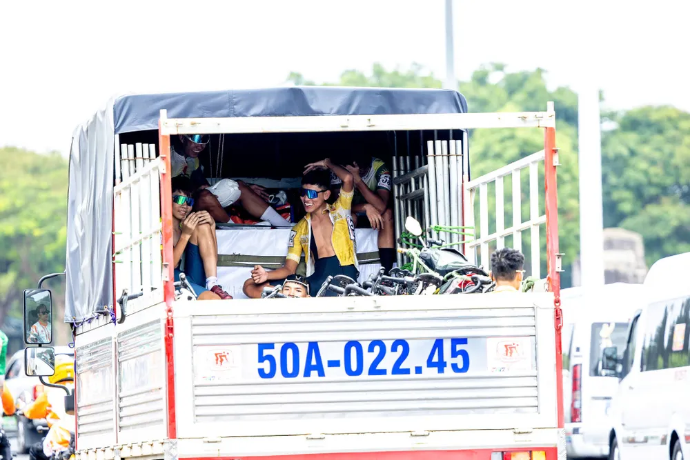 56 tay đua không thể hoàn thành chặng 13 quá khốc liệt. 56-tay-dua-bo-cuoc.jpg