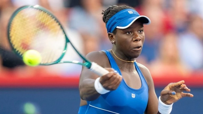 tay vợt tuổi teen người Canada