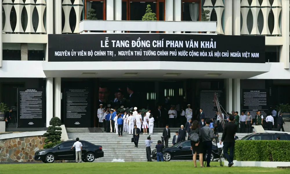 Nhiều đoàn đến viếng cố Thủ tướng Phan Văn Khải ảnh 11