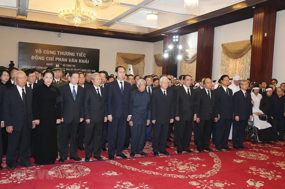 Nhiều đoàn đến viếng cố Thủ tướng Phan Văn Khải ảnh 4