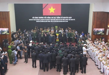 Nhân dân Quảng Bình tiễn đưa đại tướng ảnh 5