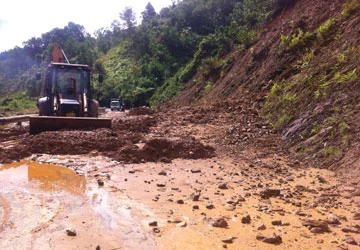 Nhiều tuyến quốc lộ hư hỏng nặng sau bão, lũ ảnh 1 Nhiều tuyến quốc lộ hư hỏng nặng sau bão, lũ ảnh 1