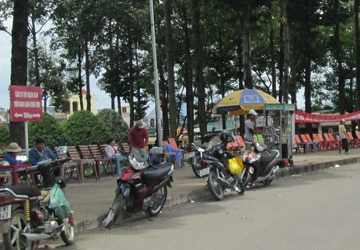 Công viên bị làm xấu ảnh 2