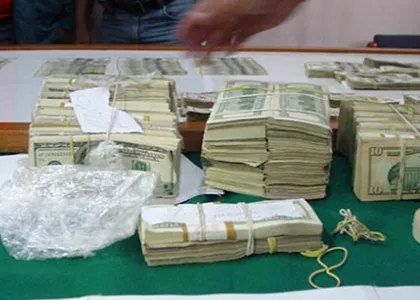 Tịch thu 1 triệu USD thả từ máy bay ảnh 1 Tịch thu 1 triệu USD thả từ máy bay ảnh 1