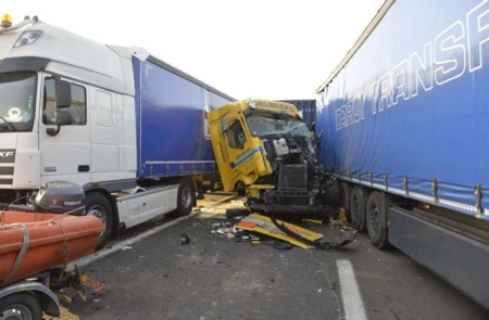 Bỉ: Hơn 130 ô tô đâm liên hoàn, nhiều người bị thương ảnh 2