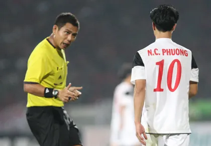 Giải U19 không mời trọng tài dung túng bạo lực ảnh 1 Giải U19 không mời trọng tài dung túng bạo lực ảnh 1