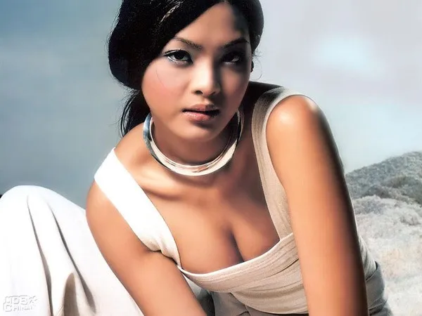 Lâm Chí Linh mua bảo hiểm… ngực trị giá 3,5 tỷ đồng ảnh 6 Lâm Chí Linh mua bảo hiểm… ngực trị giá 3,5 tỷ đồng ảnh 6