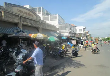 Giữa ban ngày, cướp lộng hành ở chợ ảnh 1 Giữa ban ngày, cướp lộng hành ở chợ ảnh 1