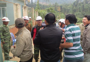 Dân vây Công ty Vàng Phước Sơn đòi nợ ảnh 1