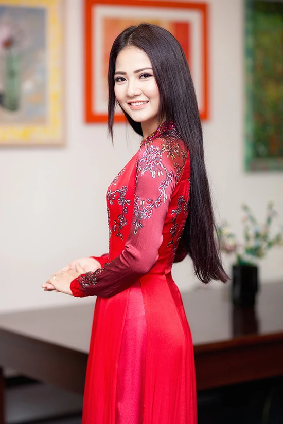 Trần Thị Quỳnh bán áo giá 100 triệu làm từ thiện ảnh 1 Trần Thị Quỳnh bán áo giá 100 triệu làm từ thiện ảnh 1