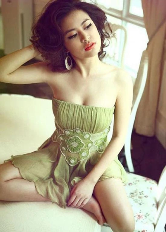 Đọ độ nóng bỏng của các "cô nàng Vàng Anh" một thời ảnh 1