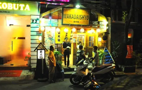 Công nghệ móc tiền khách Nhật của karaoke thác loạn Sài Gòn ảnh 3 Công nghệ móc tiền khách Nhật của karaoke thác loạn Sài Gòn ảnh 3