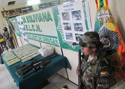 Tịch thu 1 triệu USD thả từ máy bay ảnh 2 Tịch thu 1 triệu USD thả từ máy bay ảnh 2