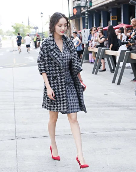 Lưu Khải Uy khoe ảnh hôn Dương Mịch say đắm ảnh 2 Lưu Khải Uy khoe ảnh hôn Dương Mịch say đắm ảnh 2