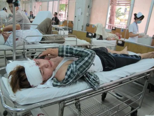 Chuyển bệnh, 3 người trên xe cấp cứu tử nạn ảnh 1 Chuyển bệnh, 3 người trên xe cấp cứu tử nạn ảnh 1