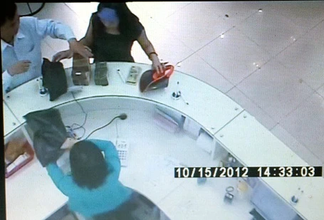 Sập “bẫy tình”, người phụ nữ “dâng” tiền tỷ cho kẻ lừa đảo ảnh 1