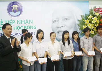 Ra mắt phòng sách cố GS Hoàng Như Mai ảnh 1