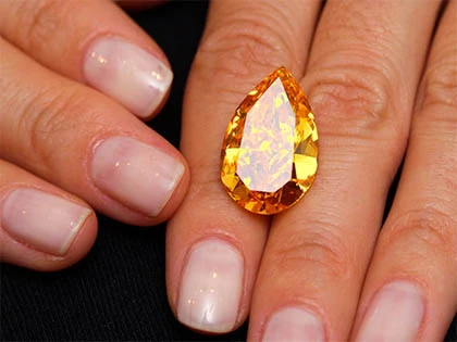 "Kim cương lửa" lớn nhất thế giới đạt giá sốc ảnh 2