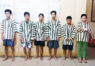 Bắt xe gian, lộ nhóm làm giấy tờ giả ảnh 1 Bắt xe gian, lộ nhóm làm giấy tờ giả ảnh 1