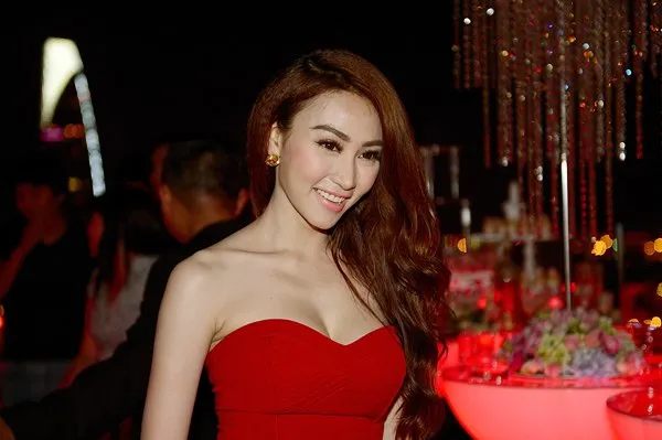 Ngân Khánh phủ nhận việc bơm mặt ảnh 5