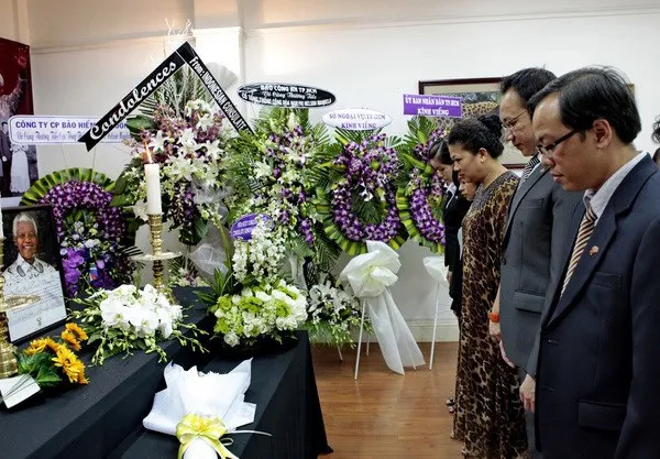 Lễ viếng cố Tổng thống Nam Phi Mandela tại TP.HCM ảnh 1 Lễ viếng cố Tổng thống Nam Phi Mandela tại TP.HCM ảnh 1