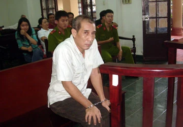 Gây rối, hành hung chốn công đường - Bài 1: Đạp PV, đánh cán bộ ảnh 1 Gây rối, hành hung chốn công đường - Bài 1: Đạp PV, đánh cán bộ ảnh 1