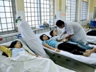 Số người ngộ độc bánh mỳ ở Quảng Trị tăng lên 130 ảnh 1