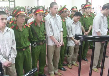 Xử vụ “quan tài diễu phố”: Nạn nhân bị truy sát đến cùng ảnh 1 Xử vụ “quan tài diễu phố”: Nạn nhân bị truy sát đến cùng ảnh 1