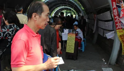 Tìm ý trung nhân cho con ở "chợ tình" ảnh 1 Tìm ý trung nhân cho con ở "chợ tình" ảnh 1