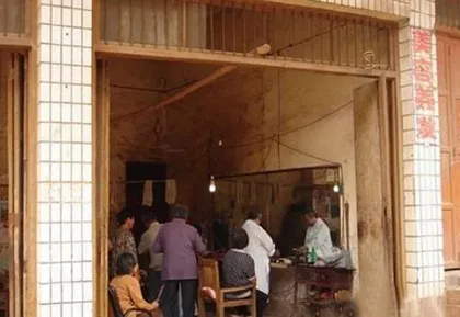 Kỳ quặc kiểu cắt tóc bằng kẹp nung nóng ảnh 7 Kỳ quặc kiểu cắt tóc bằng kẹp nung nóng ảnh 7