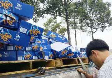 Vụ “hôi bia”: Tài xế có thể phải đền 310 triệu đồng ảnh 1 Vụ “hôi bia”: Tài xế có thể phải đền 310 triệu đồng ảnh 1