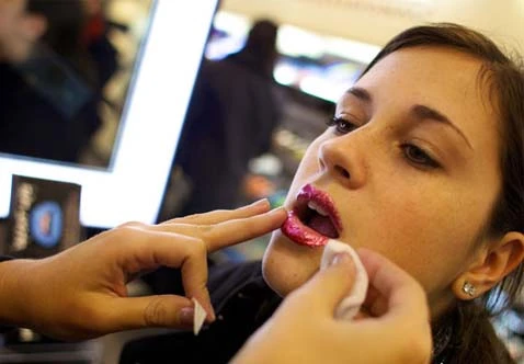 Miếng dán xăm môi - nụ hôn hoá chất ảnh 1