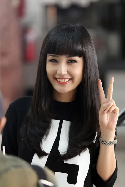 Mai Phương Thúy bất ngờ đổi mái ngố ảnh 6 Mai Phương Thúy bất ngờ đổi mái ngố ảnh 6