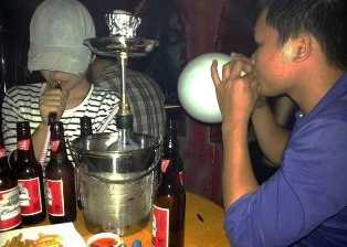 Cười một chút, khóc dài dài ảnh 1