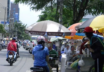 Bố trí nơi bán hàng rong thật quy củ ảnh 1