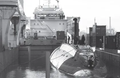 Năm kỹ sư Nga “hộ tống” tàu ngầm Kilo về Cam Ranh ảnh 1