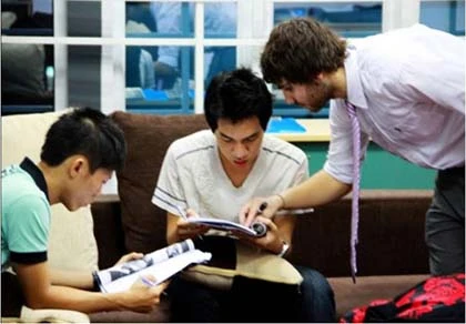 Sinh viên ưu tiên làm thêm hơn học tiếng Anh ảnh 1