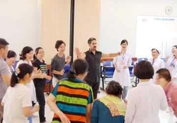 Lớp học của những “chú hề bác sĩ” ảnh 1