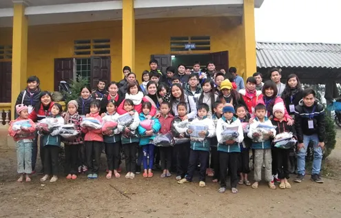 Sinh viên gói bánh chưng tặng người nghèo ảnh 5 Sinh viên gói bánh chưng tặng người nghèo ảnh 5