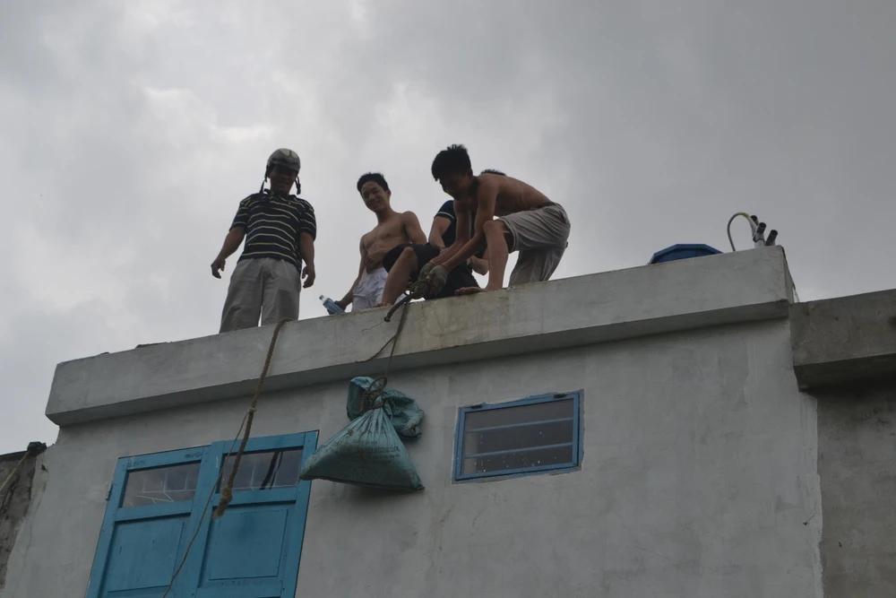 Đà Nẵng đang căng mình chuẩn bị đón bão siêu bão ảnh 1