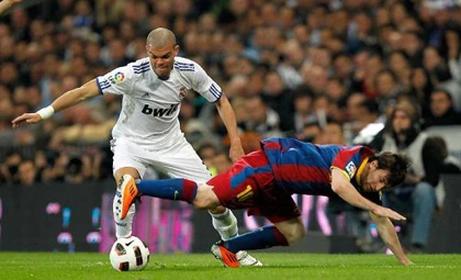 Top 10 cầu thủ đáng ghét nhất thế giới: Suarez, Ibra, Emre, Terry... ảnh 7