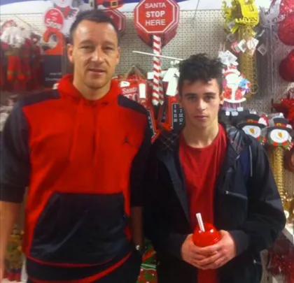 "Lão tằn tiện" John Terry: Kiếm 100 tiêu 1 ảnh 1