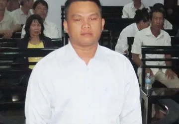 Công an xã đánh người: chín tháng tù ảnh 1 Công an xã đánh người: chín tháng tù ảnh 1