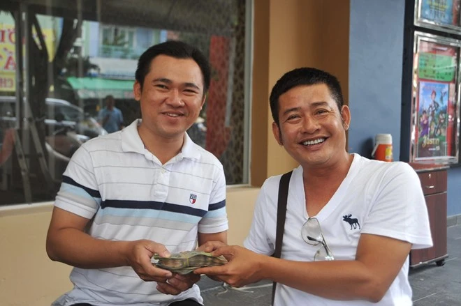 Tấn Beo tặng 115 triệu cho nghệ sĩ cải lương gặp nạn ảnh 1