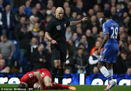 "Chém" Henderson, Eto'o ngỏ lời xin lỗi ảnh 1 "Chém" Henderson, Eto'o ngỏ lời xin lỗi ảnh 1