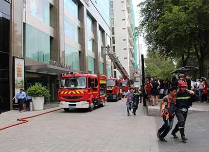 Diễn tập chữa cháy và cứu nạn, cứu hộ tại VINCOM CENTER Đồng Khởi ảnh 1