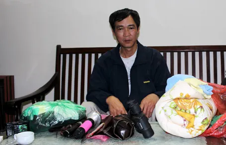 Vụ bác sĩ "ném xác": Ngủ sông, chui cống tìm xác nạn nhân ảnh 1