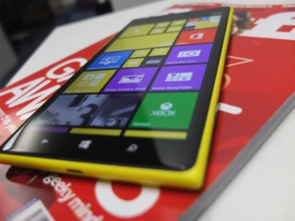 Pin "khủng" trên chiếc phablet Lumia 1520 ảnh 1