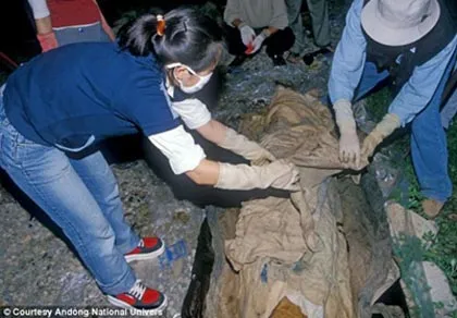 Thư tình 400 năm trên “xác ướp quyến rũ” ảnh 2 Thư tình 400 năm trên “xác ướp quyến rũ” ảnh 2